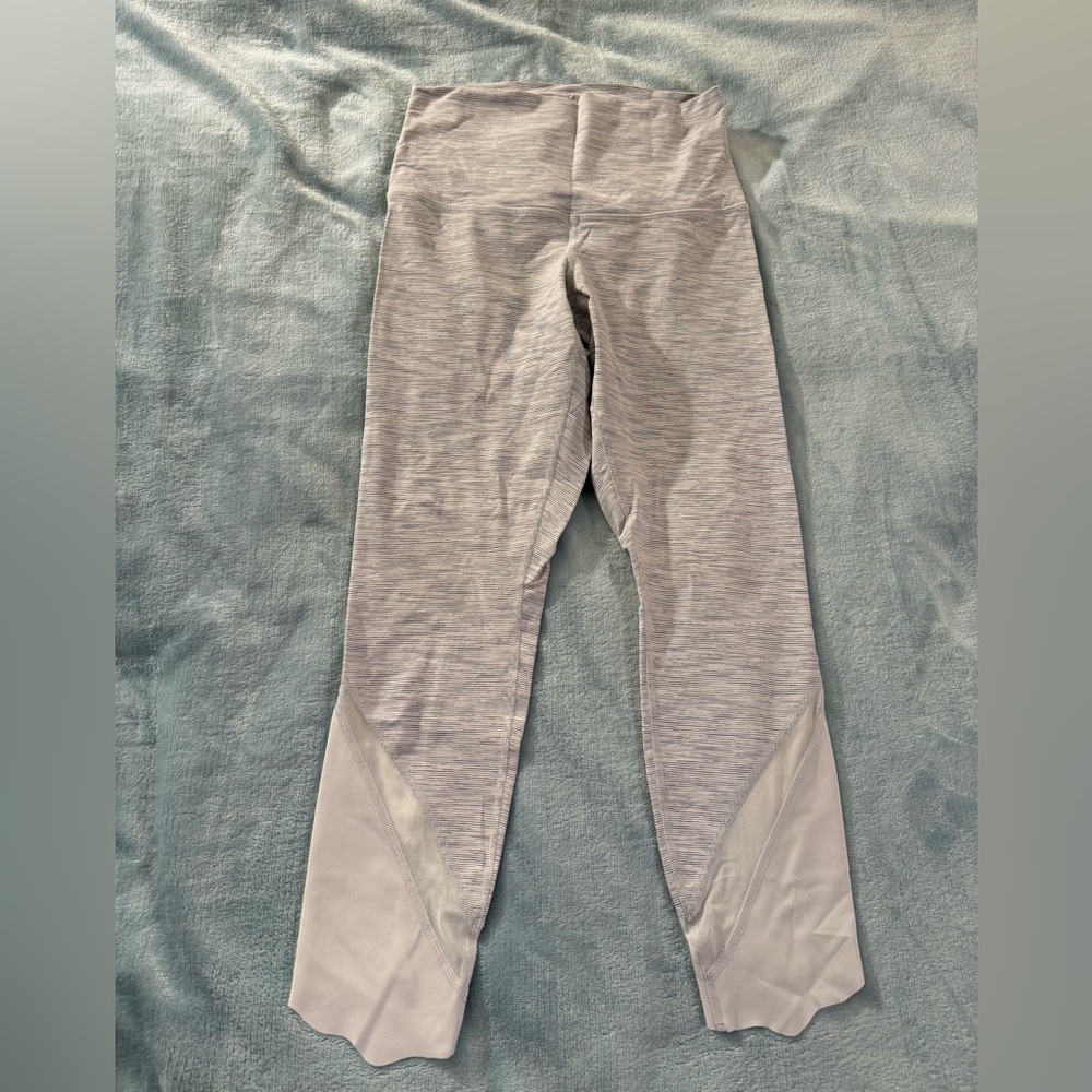 Women’s Lululemon Wunder Under Crop 23” Scallop Legging Size 6